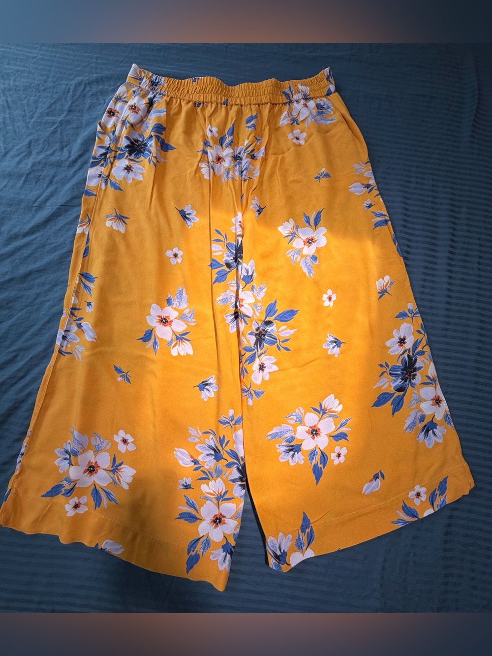 Jessica Simpson Yellow Floral Flowy Pants. Women’s Size Large.